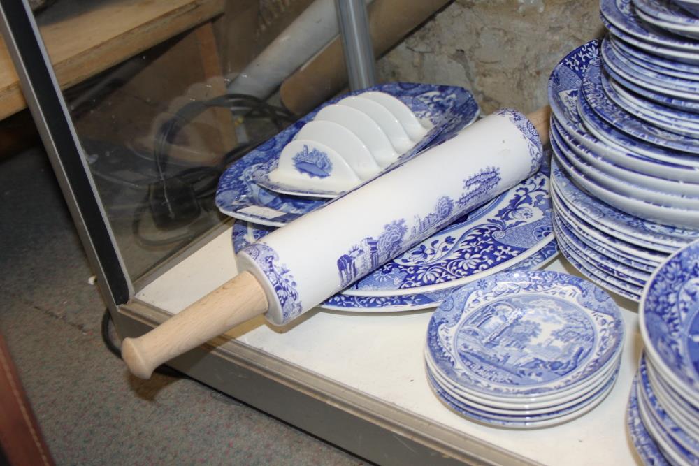 A Copeland Spode "Italian" pattern combination service, including bowls, teapots, teacups, a - Image 38 of 47