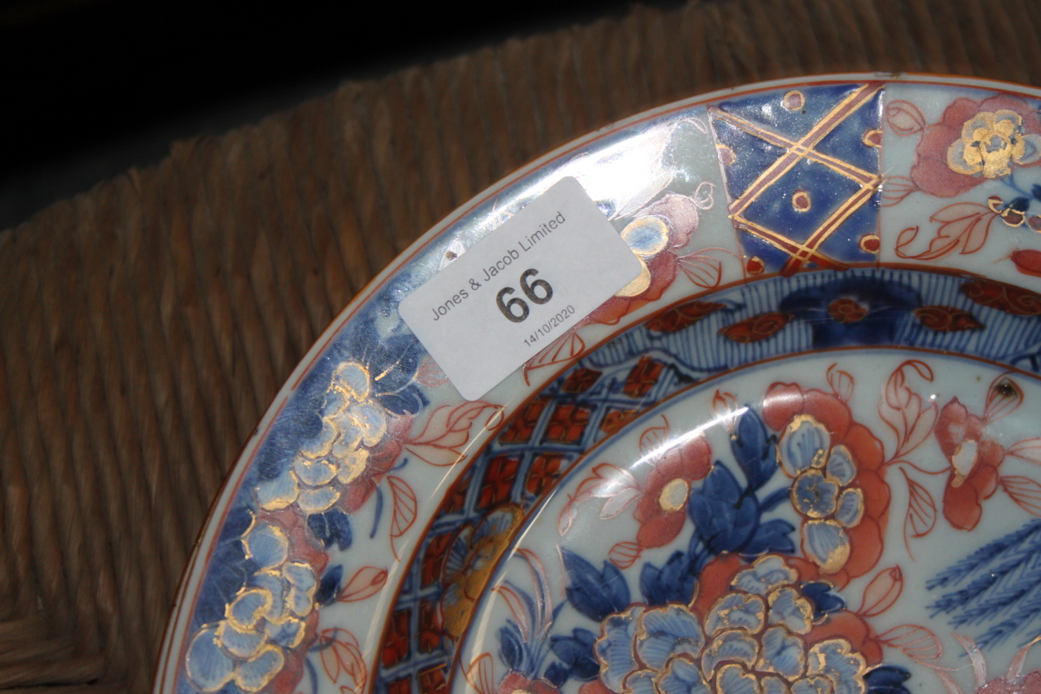 Five 18th century Chinese Imari decorated shallow bowls with gilt highlights, 9" dia (damages) - Image 13 of 14