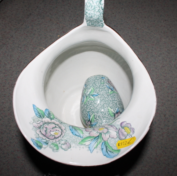 A Chintz decorated toilet set and another similar with blue marbled decoration - Image 3 of 5
