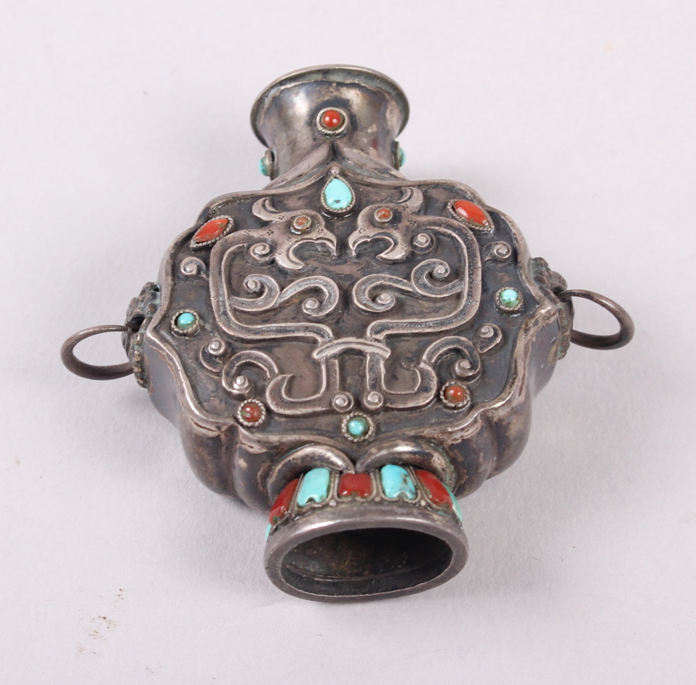 A Peking glass ring box, a circular cinnabar lacquer box and Chinese white metal snuff bottle, - Image 4 of 25