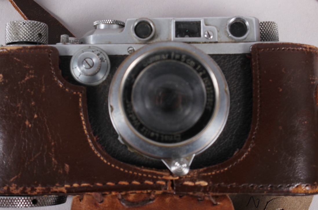 A Leica D R P Rangefinder camera, No 234416, summar f=5cm 1:2 No 350906 lens, in leather case - Image 3 of 9