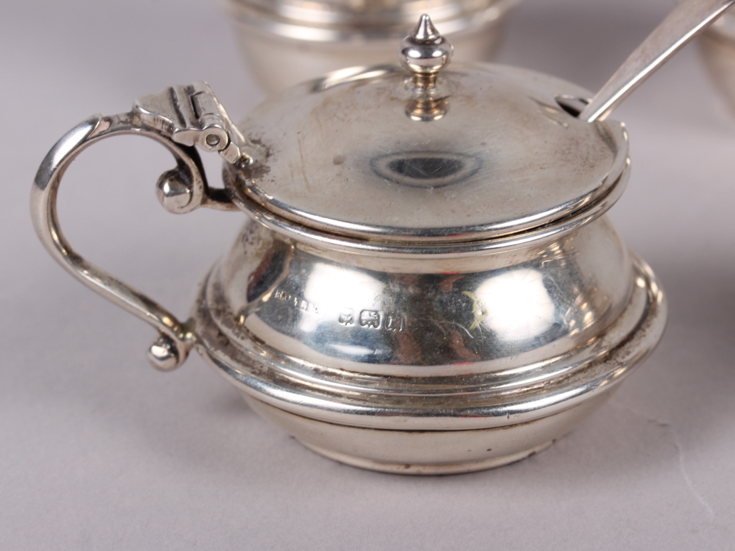 Two silver mustard pots and a pair of silver pepper pots, 4.7oz troy approx - Image 5 of 5