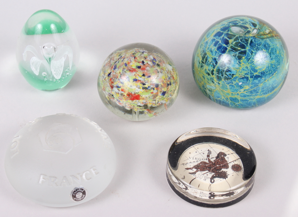 A Mdina glass paperweight and four other paperweights, various