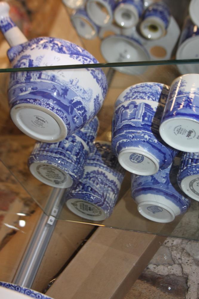 A Copeland Spode "Italian" pattern combination service, including bowls, teapots, teacups, a - Image 27 of 47