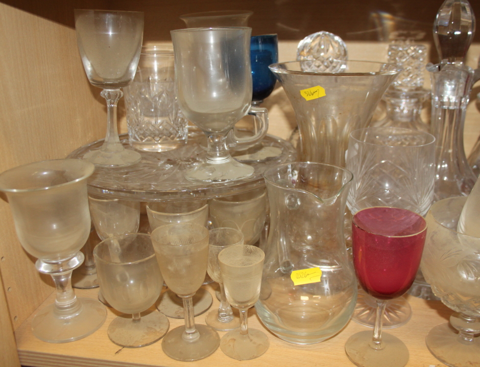 A quantity of glassware, including six champagne flutes, brandy balloons, tumblers, jugs, a cake - Image 4 of 5