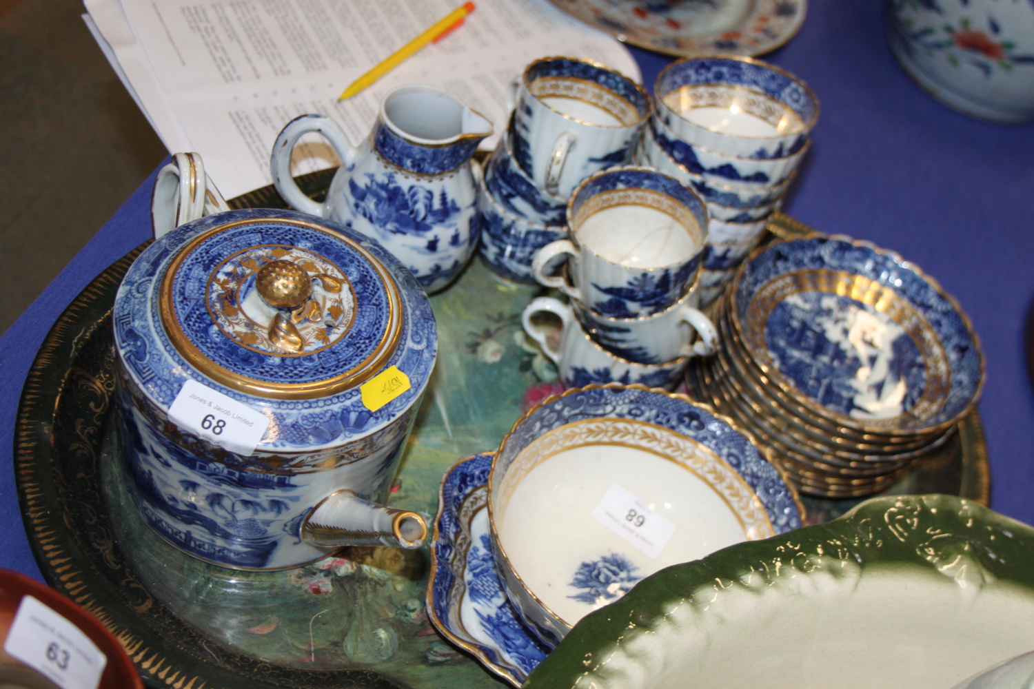 A 19th century porcelain part "Willow" pattern teaset, comprising six teacups, eight tea bowls, nine - Image 4 of 11