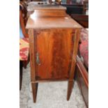 An Edwardian mahogany pot cupboard with decorative stringing, 16" wide