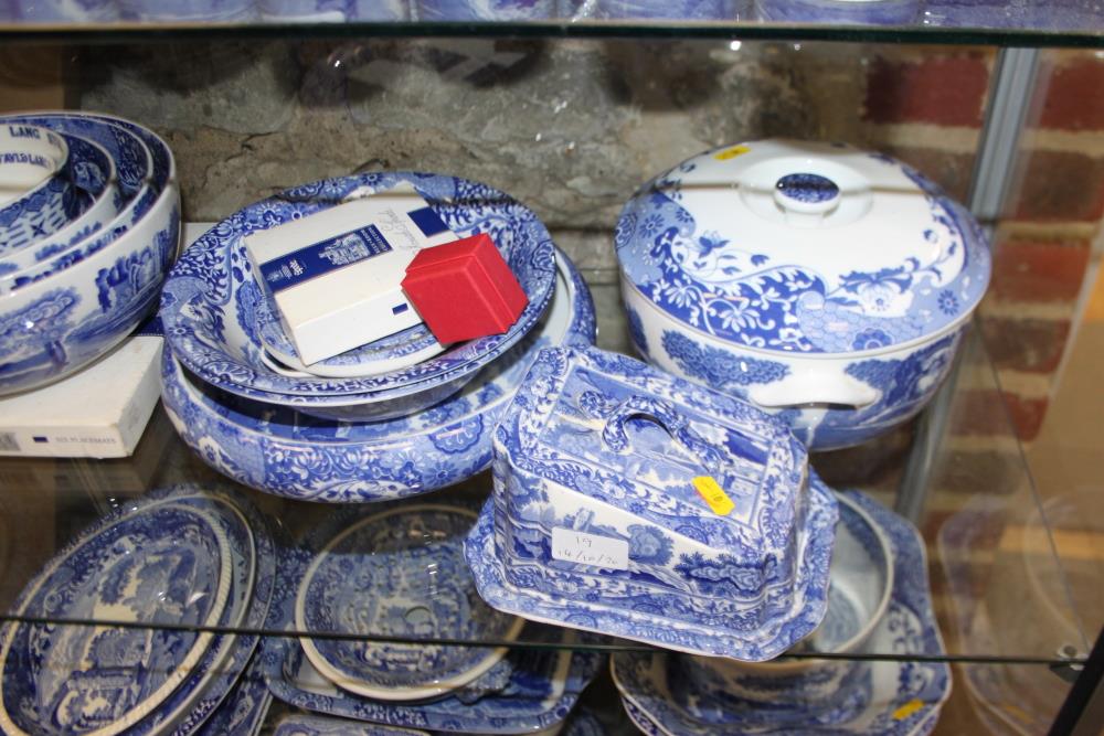 A Copeland Spode "Italian" pattern combination service, including bowls, teapots, teacups, a - Image 43 of 47