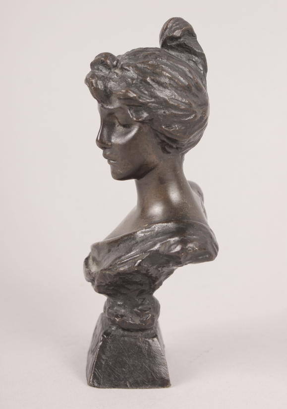 E Villanis: a late 19th century bronze bust of Alda, 5" high - Image 5 of 6