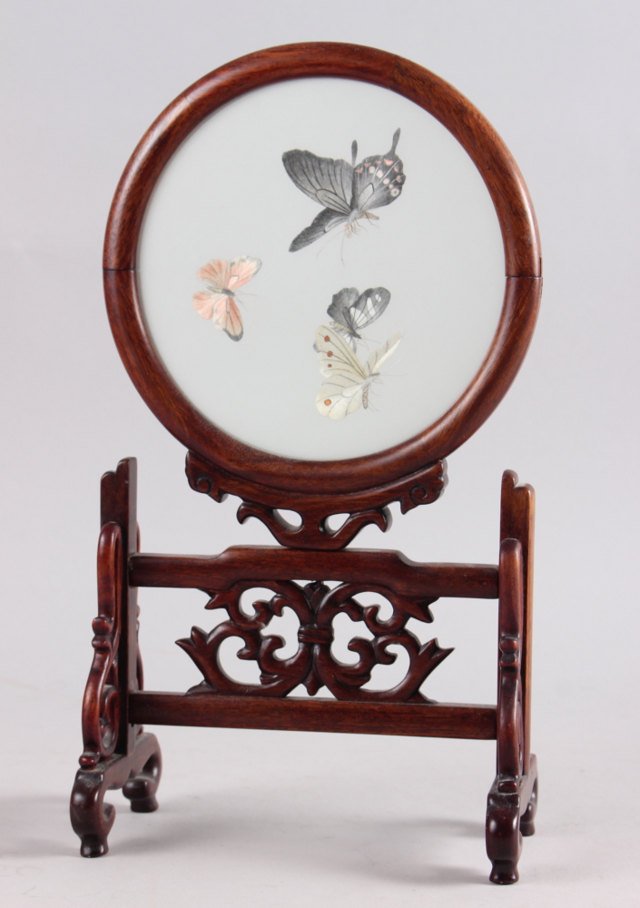 An Oriental table screen, glass panel embroidered butterflies, 13" high, three Oriental porcelain - Image 2 of 17