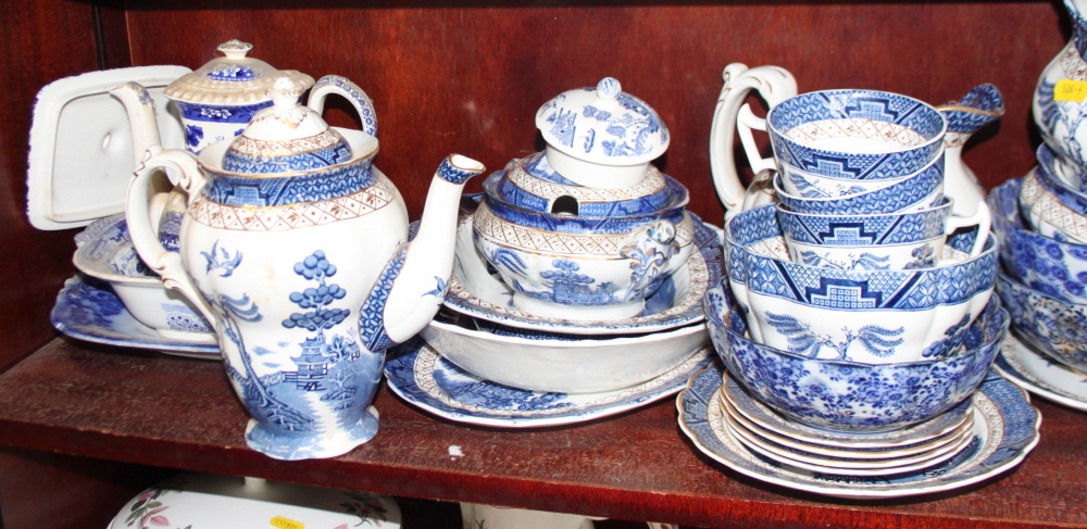 A Booths "Real Old Willow" pattern part combination service and other blue and white china - Image 5 of 9