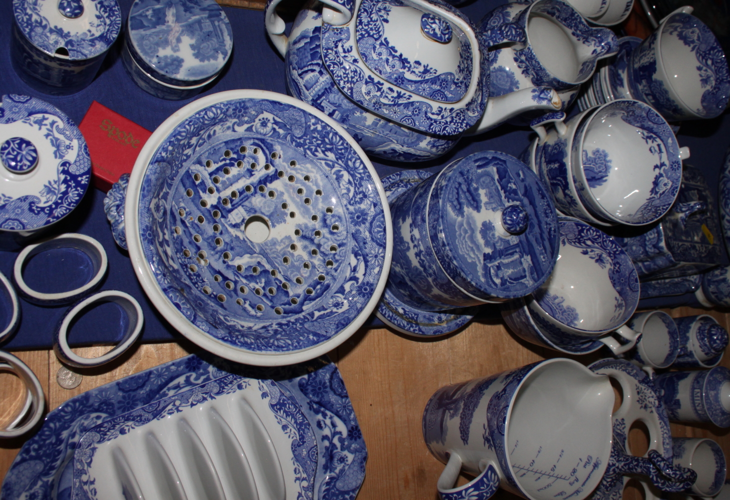 A Copeland Spode "Italian" pattern combination service, including bowls, teapots, teacups, a - Image 8 of 47