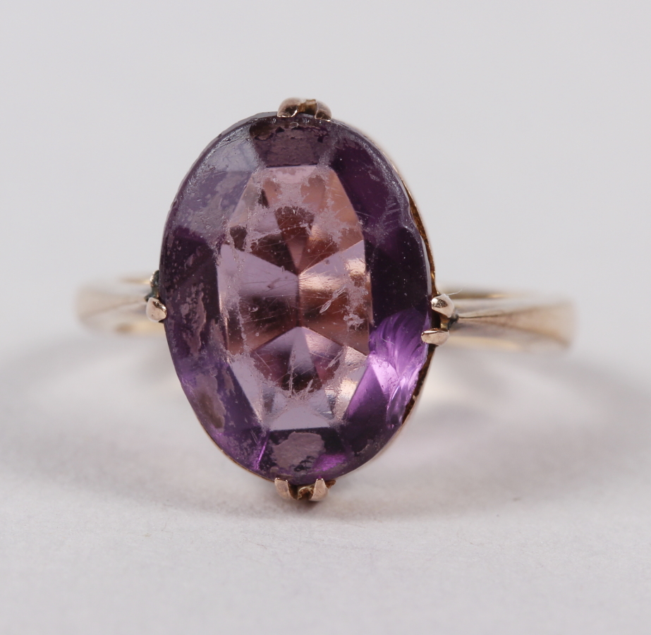 A 1900 half sovereign and a 9ct gold ring set amethyst, size L - Image 3 of 6