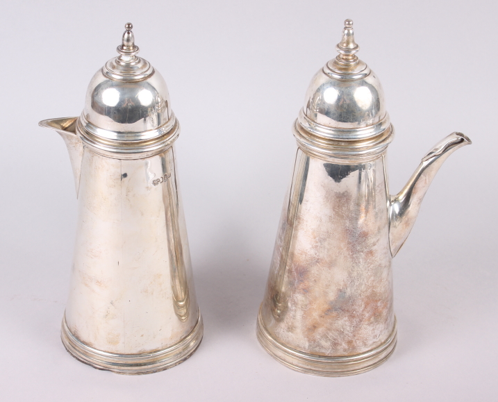 A Queen Anne design Britannia standard silver coffee pot with wooden handle and side spout, - Image 2 of 9