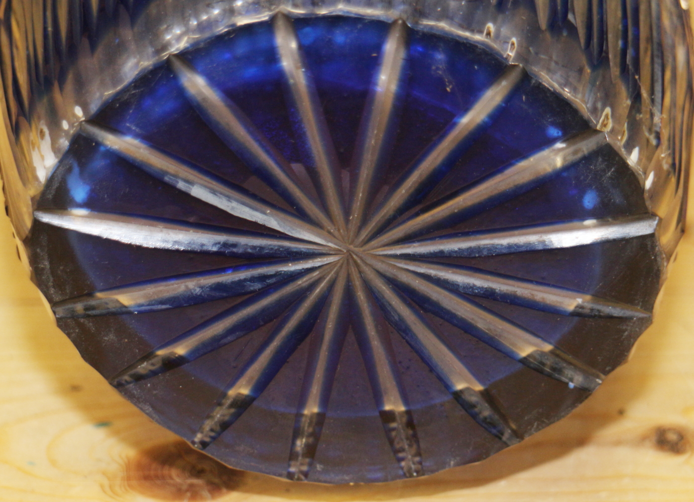 A 1950s blue overlaid cut and engraved glass vase with orthodox Madonna figure, 14 1/2" high - Image 3 of 3