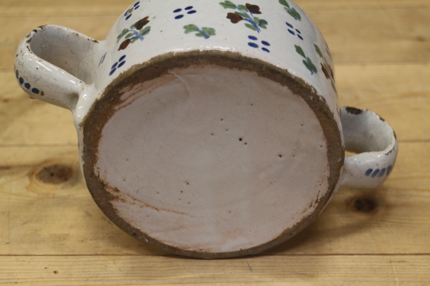 An 18th century Delft ware two handled posset pot and associated cover with white metal mounts, 8 - Image 4 of 6