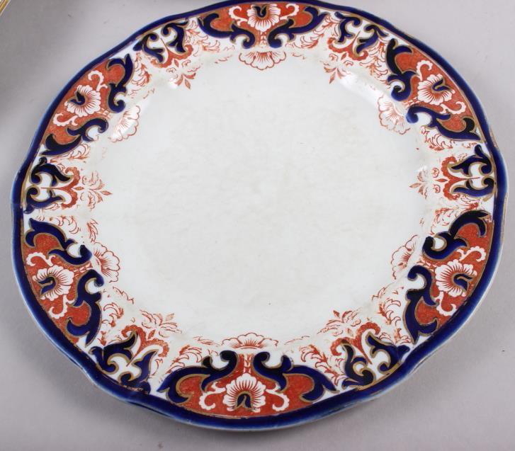 A pair of Royal Crown Derby Imari pattern dinner plates, 10" dia, and five matching dessert plates - Image 4 of 5