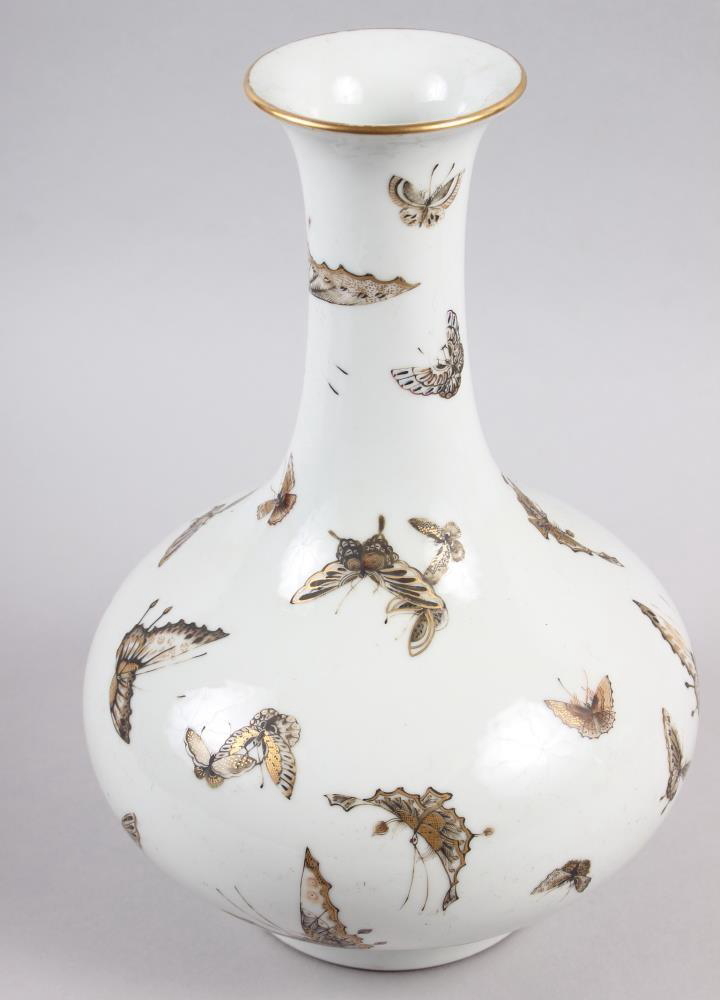 A Chinese Republic bulbous vase with gilt butterfly decoration, 11 1/2" high - Image 4 of 11