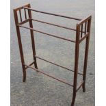 An Edwardian polished as walnut towel rail, on splay support, 25" long