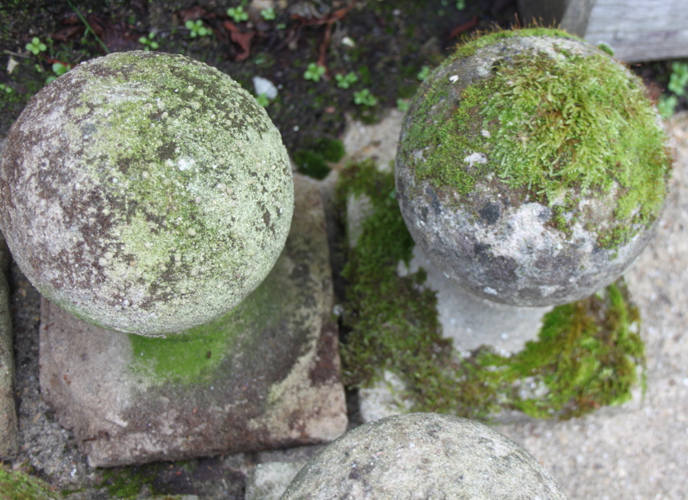 Five cast stone garden finials, on square bases, tallest 10 1/2" high - Image 3 of 4