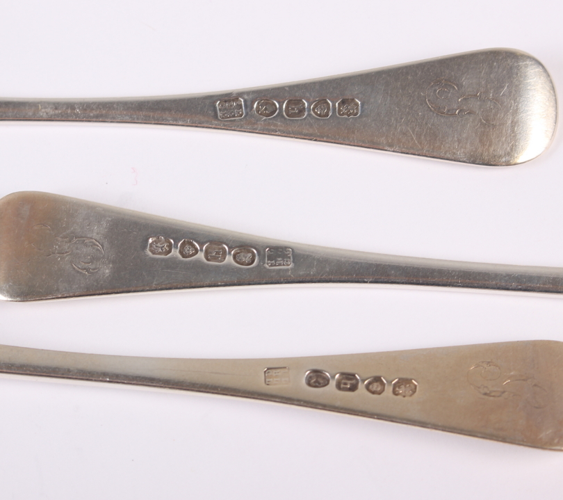 A set of three Old English pattern dessert forks, engraved G, London 1823, John Henry and Charles - Image 3 of 3