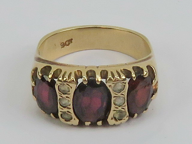 A vintage 9ct gold garnet and spinel ring, the three large graduated garnets, - Image 2 of 2