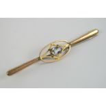 A 9ct gold and aquamarine bar brooch, clasp a/f, 4g.