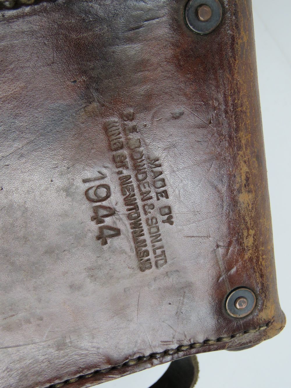 A WWII Australian Military Vickers .303 spares pouch dated 1944. Together with a leather Vickers . - Image 4 of 5