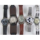 A quantity of assorted contemporary gents and ladies watches.