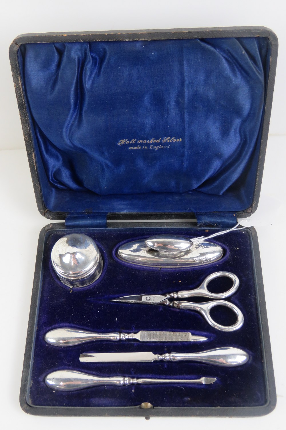 A HM silver dressing table set in presentation leatherette box, includes rouge pot, nail buffer,