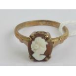 A 9ct gold cameo ring having carved shell female portrait, hallmarked 375, size M-N, 2.4g.