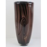 An oversized Murano glass tall vase, 41cm high, 18cm diameter.