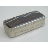 A banded agate snuff box having presentation inscription 'JS Fortesque from WP 1898', a/f, 7.