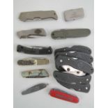 A quantity of fifteen assorted box of 15 pocket knives including Winchester, Harley Davidson etc.