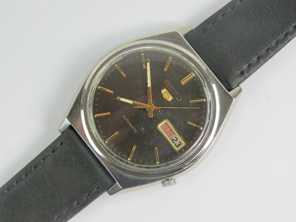 A Seiko 5 automatic wristwatch with blac