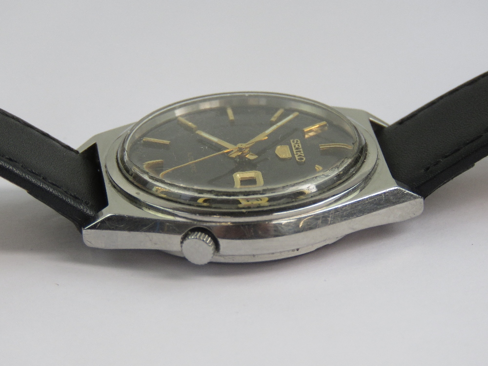 A Seiko 5 automatic wristwatch with blac - Image 3 of 4