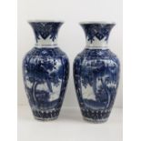 A good pair of 19th Century heavy oriental export blue and white ribbed shoulder vases,