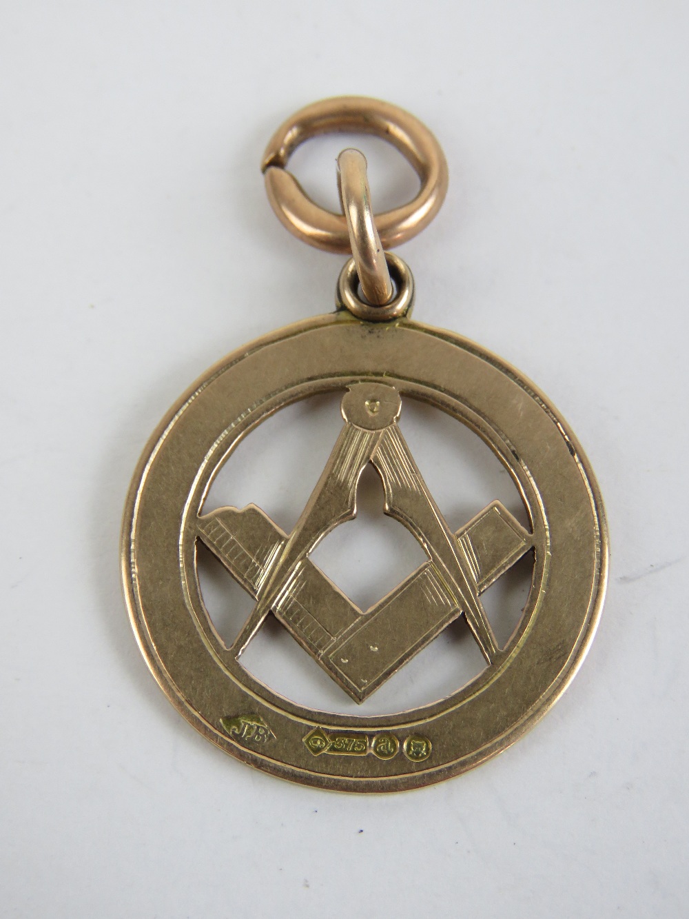 A 9ct rose gold Masonic charm or fob, 24mm dia not inc bale, hallmarked London, 5.5g. - Image 3 of 3