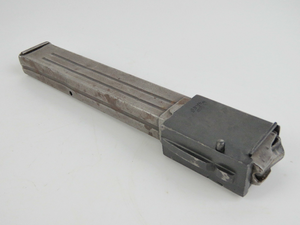 A WWII German MP38/40 magazine with adaptor for the Russian PPSH41. - Image 4 of 5