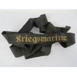 A black ribbon embroidered 'Kreigsmarine'.