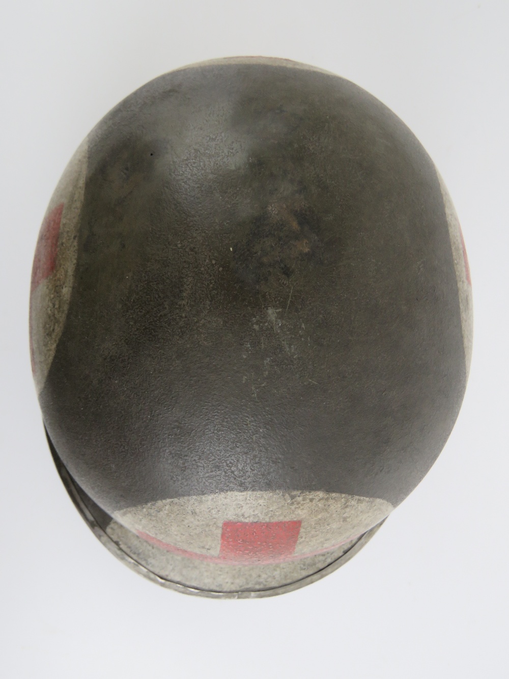 A late WWII US medical helmet. - Image 4 of 7