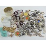 A quantity of assorted costume jewellery.