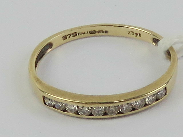 A 9ct gold and diamond half eternity ring, total 0.25ct of diamond, size P-Q, 1.2g.