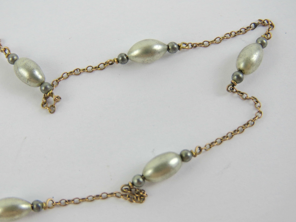 A vintage 9ct gold and grey pearl bead necklace, stamped 9ct, 42.5cm in length, 3g. - Image 3 of 3
