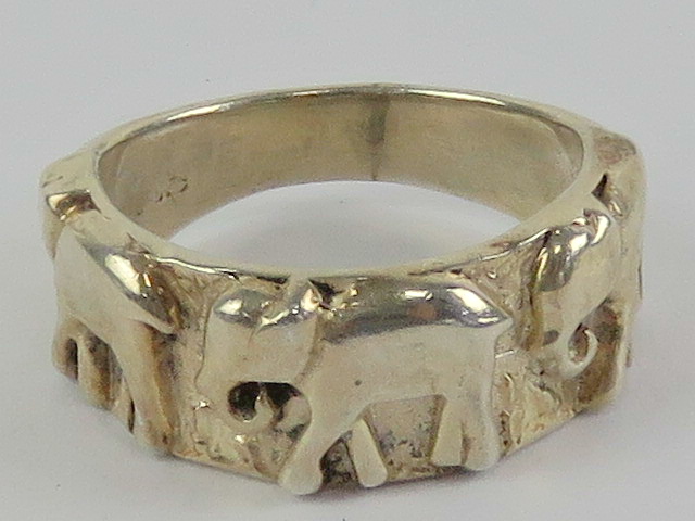 A 925 silver ring having trio of elephants upon, size O.