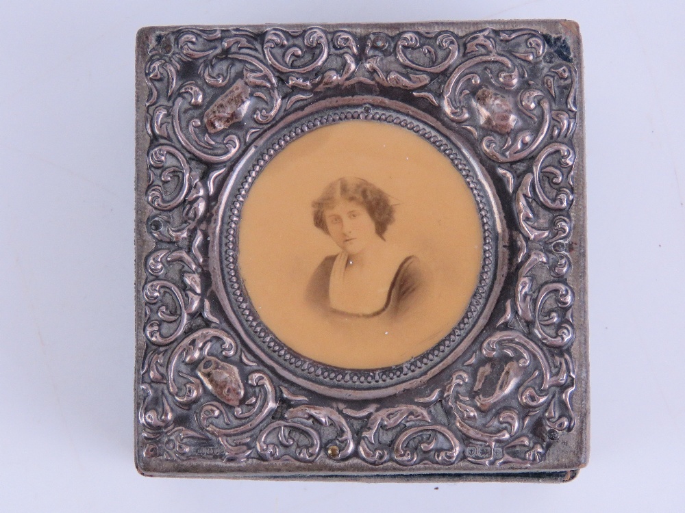 A vintage jewellery box having HM silver lid with portrait to centre, silk lined compartment (a/f), - Image 2 of 5