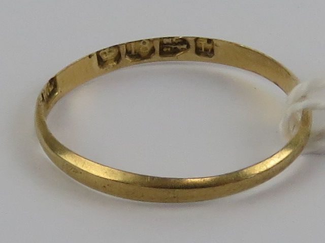 An 18ct gold plain band, hallmarked Chester, size N, 0.7g.