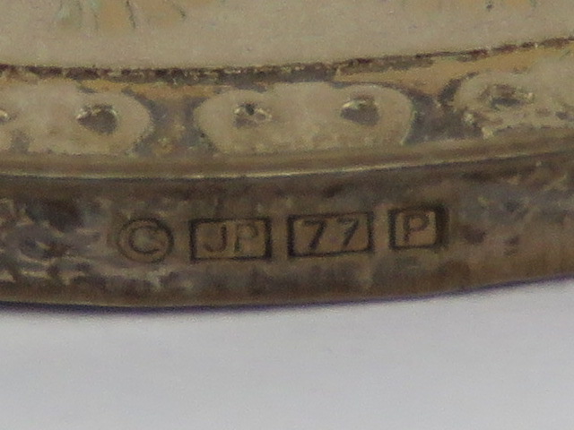 A Silver Franklin Mint commemorative pendant 'The Elizabeth R Silver Pendant', - Image 4 of 6