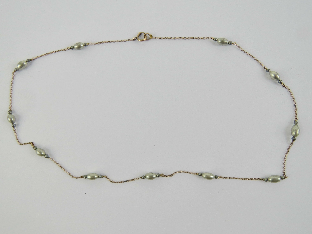 A vintage 9ct gold and grey pearl bead necklace, stamped 9ct, 42.5cm in length, 3g.