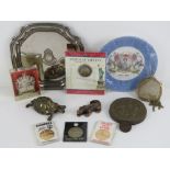 A quantity of assorted commemorative items including; Golden Gate Bridge coin, Alcatraz coin,